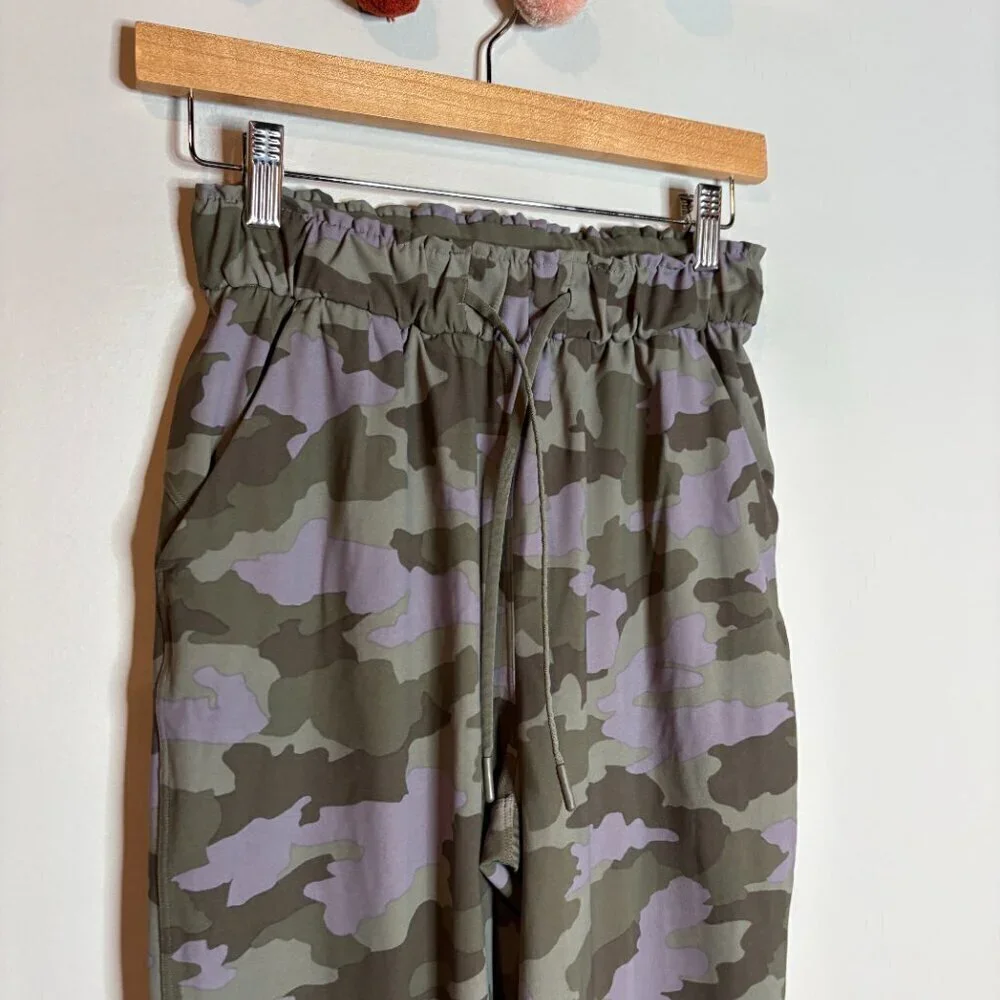 Lululemon Stretch High-Rise Jogger Heritage 365 Camo Dusky Lavender Multi